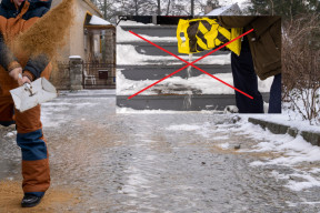 Co na lód zamiast soli drogowej? Skuteczne sposoby na śliskie schody i ścieżki bez niszczenia nawierzchni