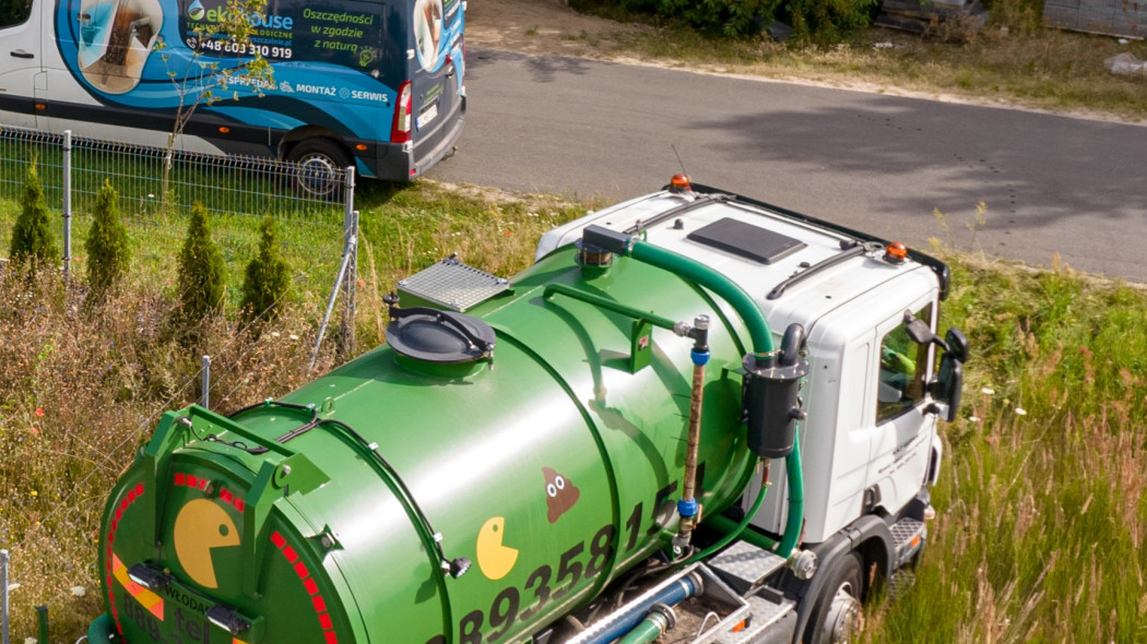 Ile naprawdę kosztuje szambo? Policz 10 lat w 3 krokach?