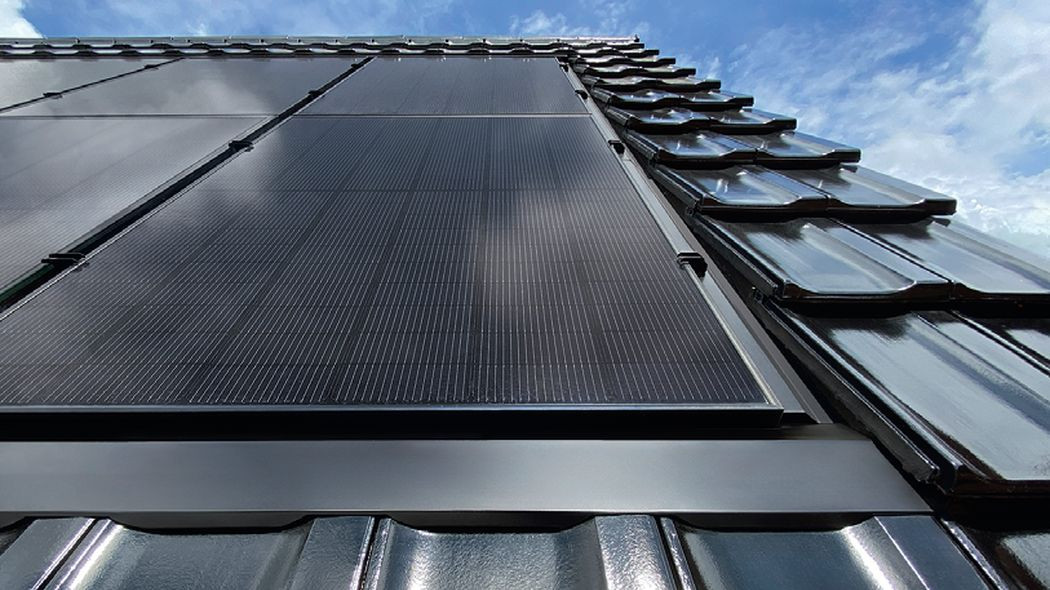 SunLACE - fotowoltaika zintegrowana z dachem swissporTON