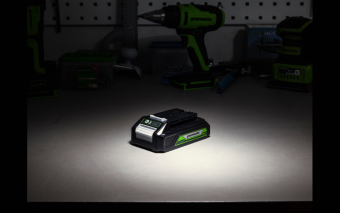 Narzędzia akumulatorowe vs. mróz. Dowiedz się, jak uniknąć awarii sprzętu po zimie