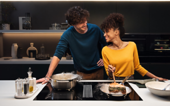 Okap na środku wyspy? Zobacz, jak technologia 2w1 zmienia zasady projektowania