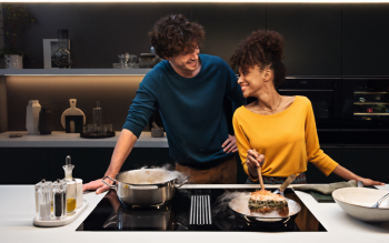 Okap na środku wyspy? Zobacz, jak technologia 2w1 zmienia zasady projektowania