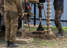 Odległości studni od granicy działki - to trzeba wiedzieć przed budową