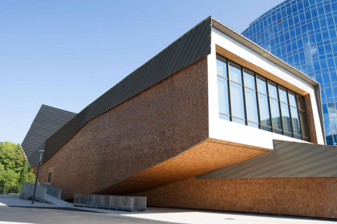 Gwieździste niebo nad Genewą: Nowoczesna technologia nadaje blask prestiżowej sali konferencyjnej