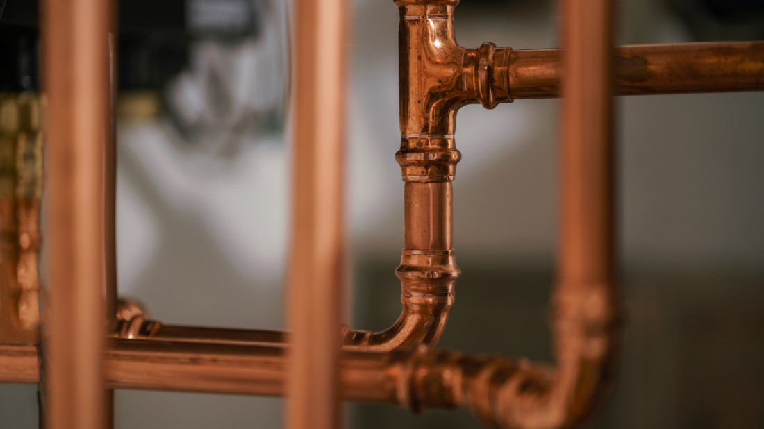 Miedź w domowej instalacji gazowej: dlaczego warto postawić na sprawdzone rozwiązania?