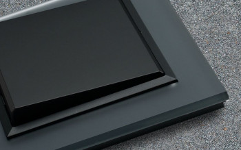 Grafitowe szkło szronione w serii Sonata Ospel. Nowy akcent w aranżacji wnętrz