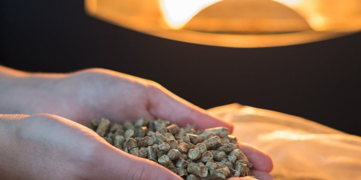 Wyłączać piec na pellet na noc? To częściej szkodzi niż pomaga!