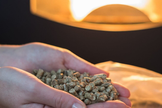 Wyłączać piec na pellet na noc? To częściej szkodzi niż pomaga!