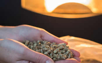 Wyłączać piec na pellet na noc? To częściej szkodzi niż pomaga!