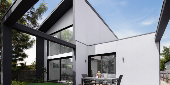 Nowa jakość stolarki: Hybrydowe systemy PVC–aluminium od Kömmerling