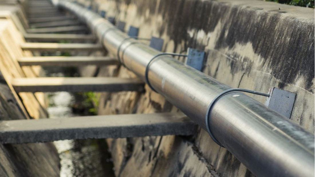 Kanalizacja ciśnieniowa. Jak działa, z czego się składa i kiedy się opłaca?