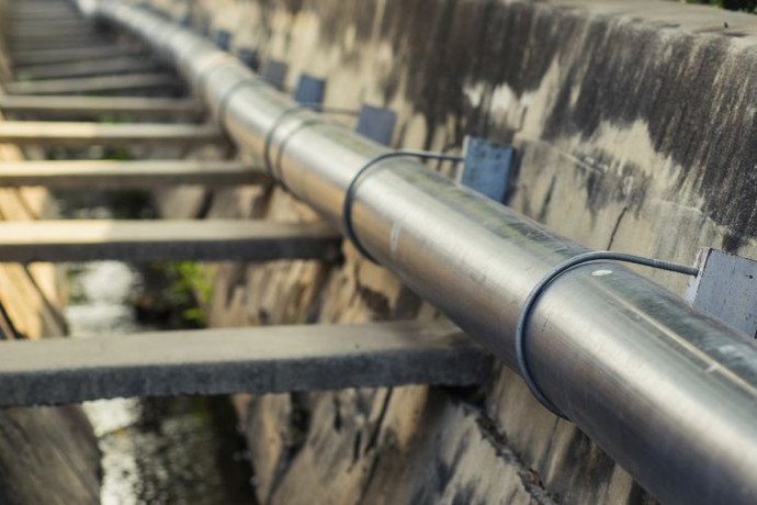 Kanalizacja ciśnieniowa. Jak działa, z czego się składa i kiedy się opłaca?