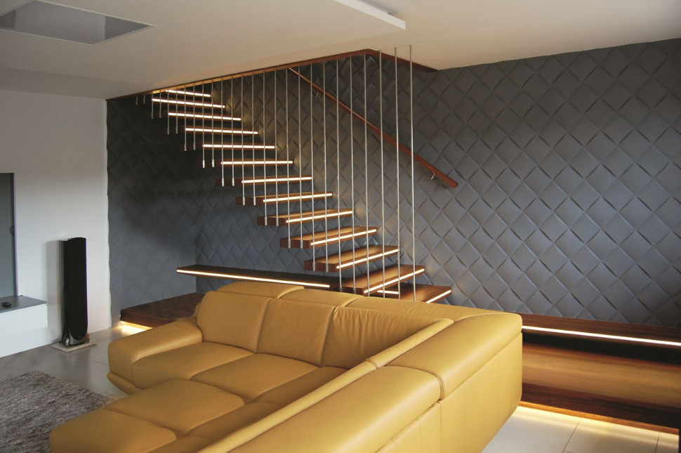 schody podświetlone we wnętrzu