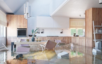 Pęknięta rura, zalanie lub brak wody. Jak radzić sobie w awaryjnej sytuacji?