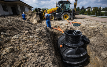 Nowoczesne rozwiązania dla świadomych architektów: Jak skutecznie zarządzać ściekami i deszczówką?