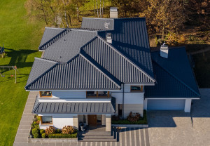 Dach na całe życie. Dlaczego warto wybrać dachówkę TITANIA?