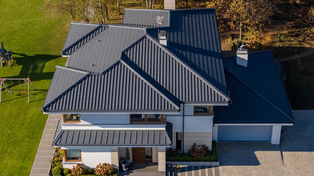 Dach na całe życie. Dlaczego warto wybrać dachówkę TITANIA?