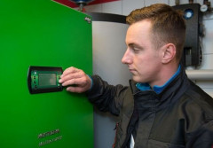 Pierwsze uruchomienie kotła: fachowiec czy złota rączka - co wybrać dla własnego spokoju?