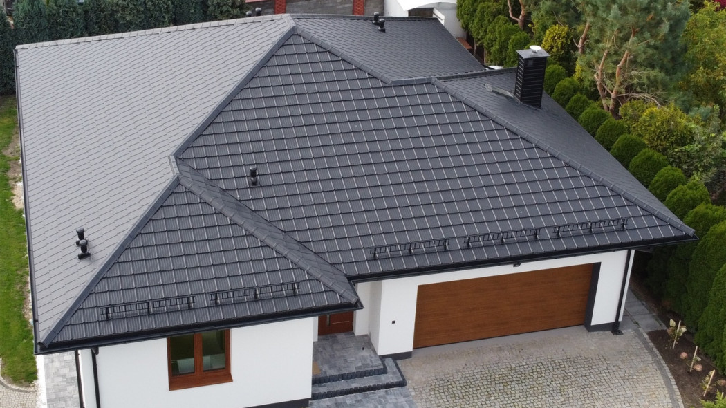 Lekkie pokrycie dachowe - rodzaje, zastosowanie, montaż. Przegląd 2025