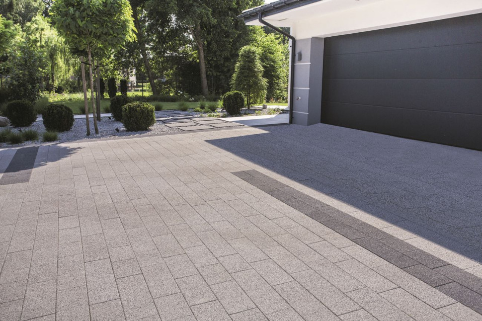 podjazd wokół domu