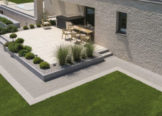 Ścieżki i opaska wokół domu bez błędów: inwestorzy szczerze o kostce i podbudowie