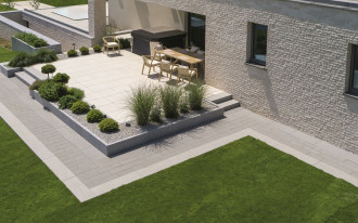 Ścieżki i opaska wokół domu bez błędów: inwestorzy szczerze o kostce i podbudowie