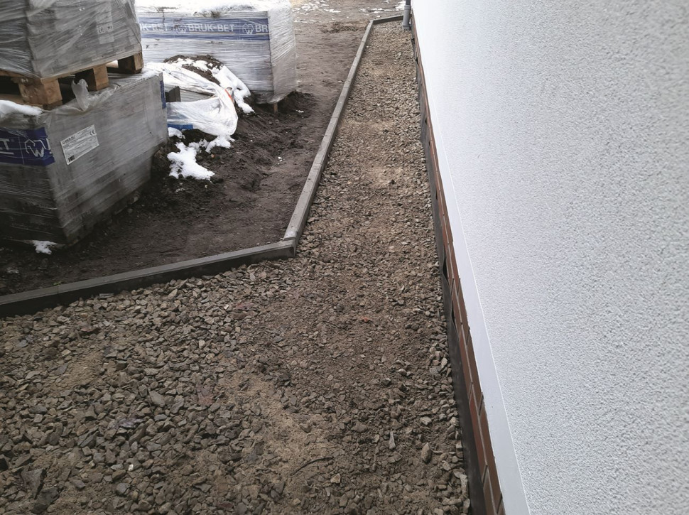 opaska wokół domu wykonanie