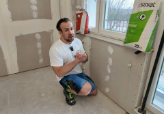 Sucha zabudowa na ścianie z oknem bez błędów. Stelaż, ościeża, grzejnik, parapety i standard Q1