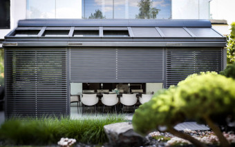 Rolety w ciągu dnia - więcej prywatności i zupełnie nowe scenariusze korzystania z domu