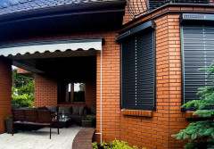 Jaki napęd do rolet wybrać - ręczny, elektryczny, bateryjny czy solarny?