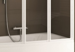 Jak zamontować parawan nawannowy, by był naprawdę szczelny? Kluczowy jest ten detal