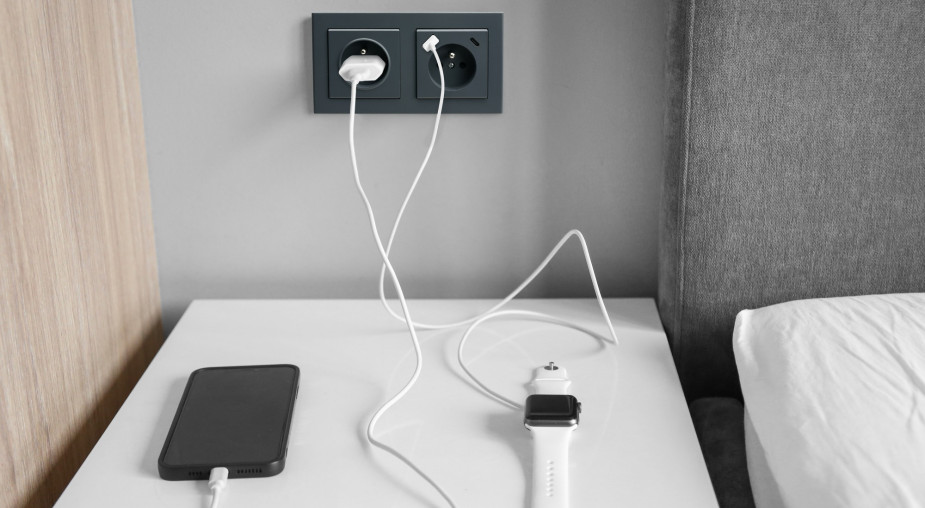 Szary grafit i szronione szkło - detal, który definiuje nowoczesne wnętrze