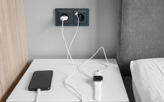 Szary grafit i szronione szkło - detal, który definiuje nowoczesne wnętrze