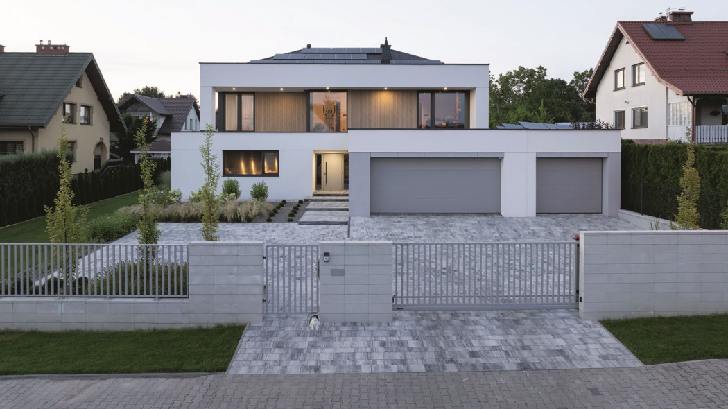 Garaż w bryle budynku czy osobno? Zalety i wady obu rozwiązań