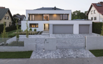 Garaż w bryle budynku czy osobno? Zalety i wady obu rozwiązań