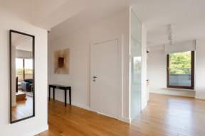 Prawa czy lewe? Jak kierunek otwierania drzwi kształtuje funkcjonalność domu?