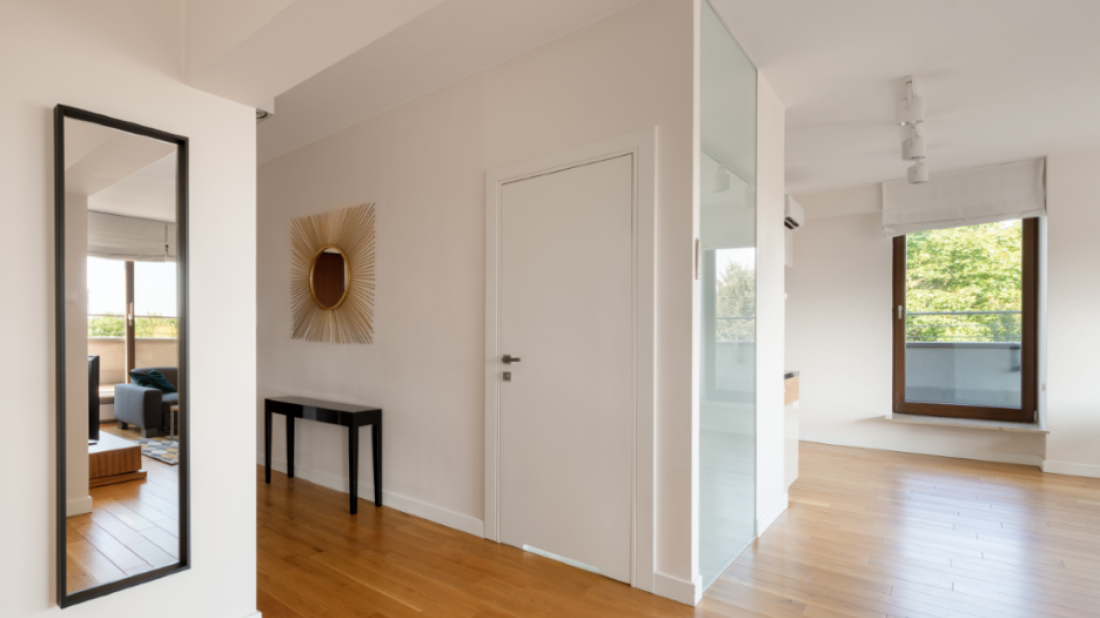 Prawa czy lewe? Jak kierunek otwierania drzwi kształtuje funkcjonalność domu?