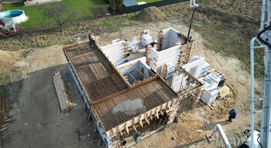 Murowanie w okresie przejściowym. O czym musi pamiętać wykonawca?