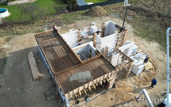 Murowanie w okresie przejściowym. O czym musi pamiętać wykonawca?