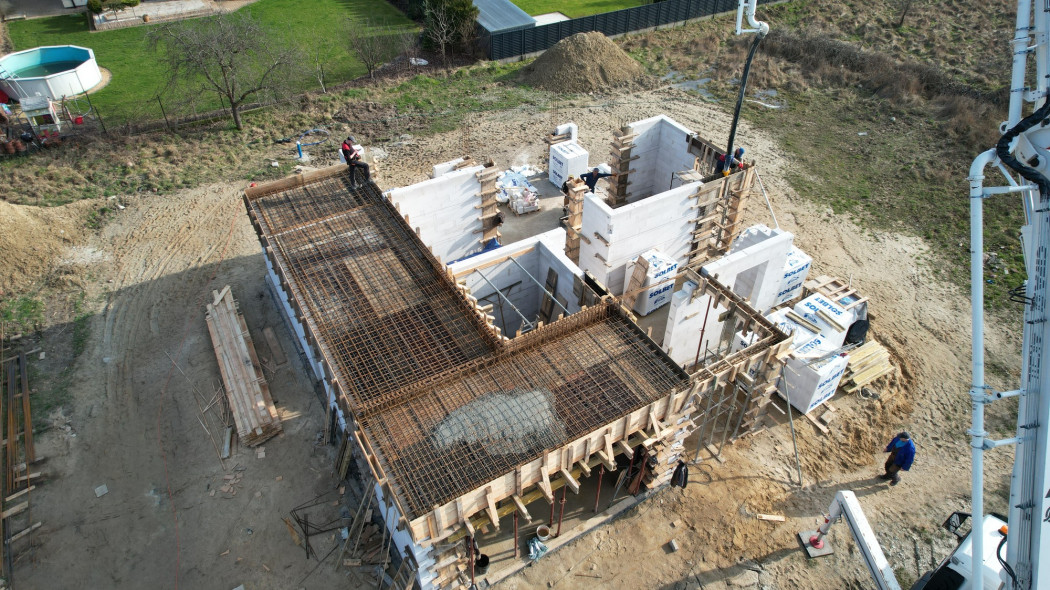 Murowanie w okresie przejściowym. O czym musi pamiętać wykonawca?