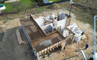 Murowanie w okresie przejściowym. O czym musi pamiętać wykonawca?