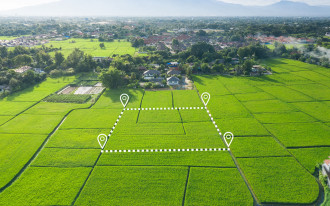 Idealna działka budowlana nie istnieje. Jak wybrać i nie wkopać się w drogi grunt?