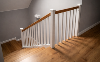 Szlachetne schody dębowe na beton - elegancja i trwałość od Parkiet Kaźmierczak