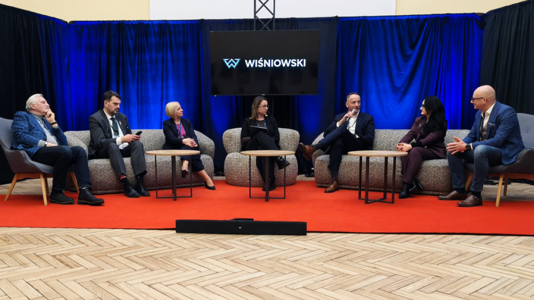 Monter stolarki budowlanej w Polsce: Dlaczego ten zawód będzie zyskiwał na znaczeniu i jak certyfikacja zmienia rynek?