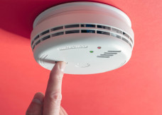 Obowiązkowe czujki w domu - które montuje się na suficie, a które gdzie indziej