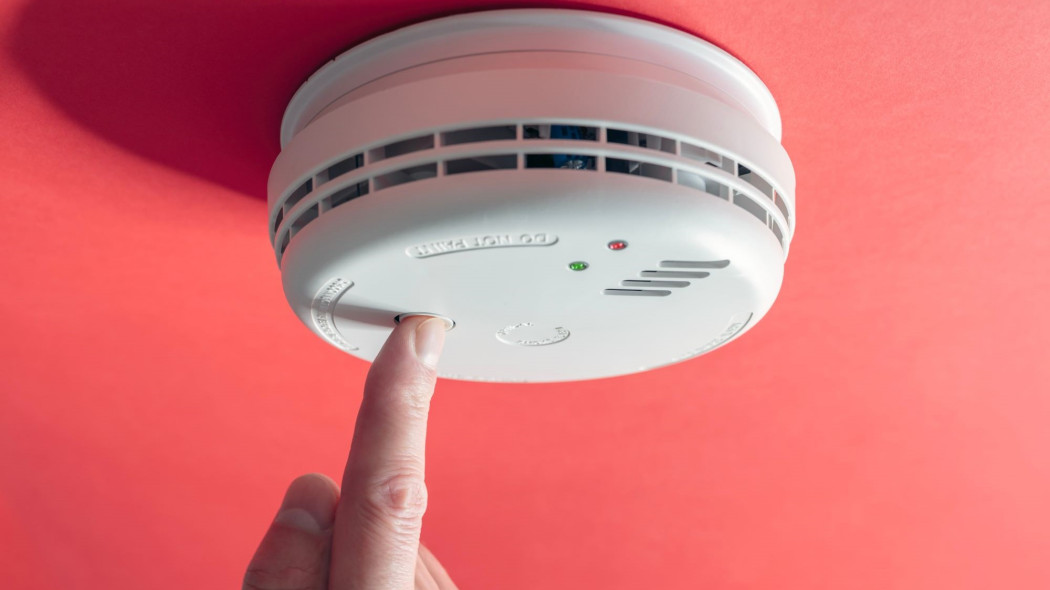 Obowiązkowe czujki w domu - które montuje się na suficie, a które gdzie indziej