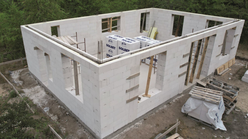 Z czego budować ściany domu w 2026 roku? Przegląd materiałów i kosztów