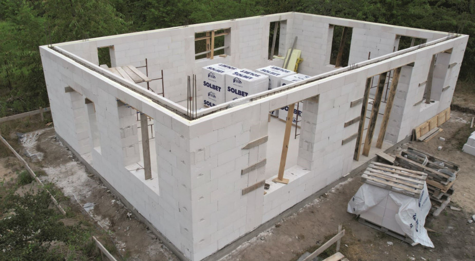 Z czego budować ściany domu w 2026 roku? Przegląd materiałów i kosztów