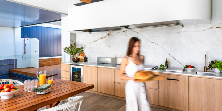 Jakie materiały wybrać do kuchni ogrodowej, by przetrwała słońce, deszcz i upał?