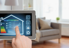 Termostat pokazuje 22°C, a w domu odczuwamy zimno. Błędy wskazania, czy za mało termostatów?